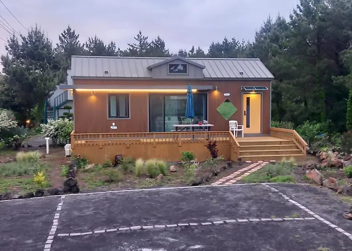 Hamdeok Pool Villa Pension